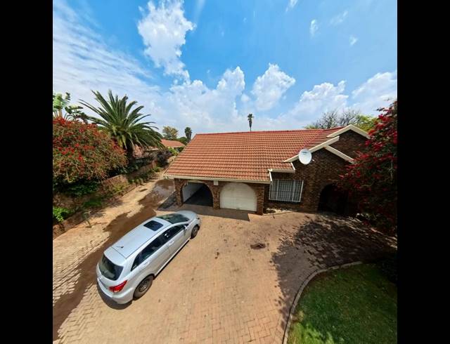 3 BEDROOM TOWNHOUSE FOR SALE IN BIRCHLEIGH NORTH